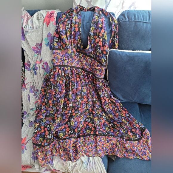 One Dress  - Picture 8 of 16